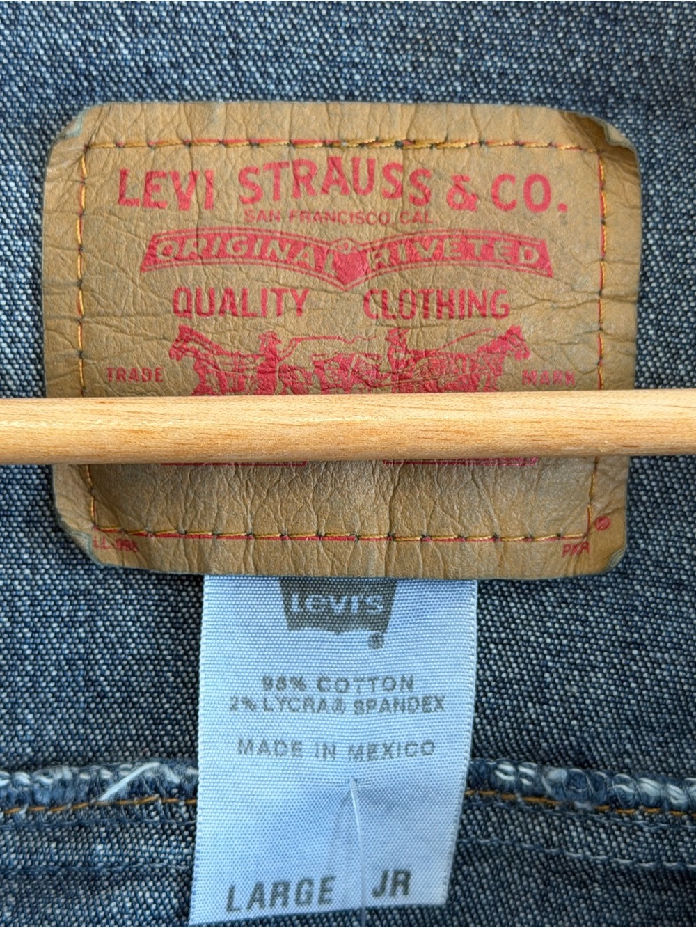 Vintage Levi's Cropped Denim Jacket - Picture 5 of 5